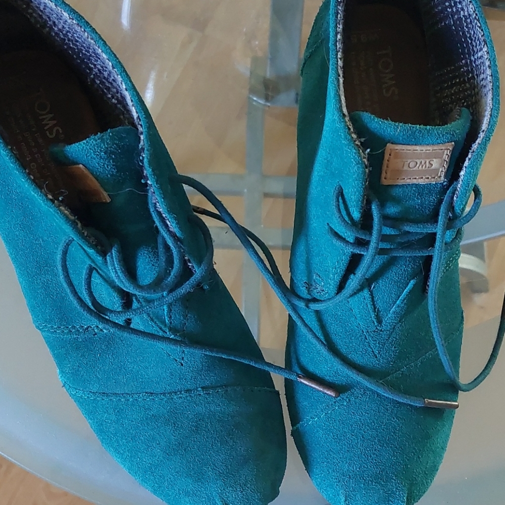 Toms Beautiful Teal Suade Wedges Size 9.5